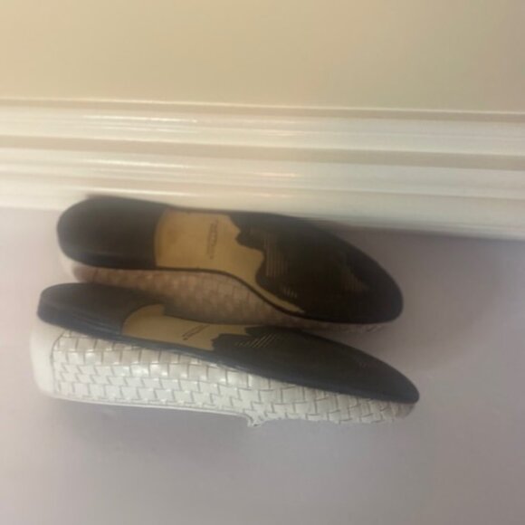 Trotters Women's Liz White Leather Loafer, size 7N - Picture 6 of 6